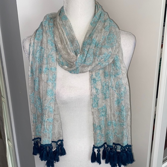 American Eagle White Gray Teal Embroidered Whimsical Wild Flowers Tassels Scarf - Picture 3 of 17